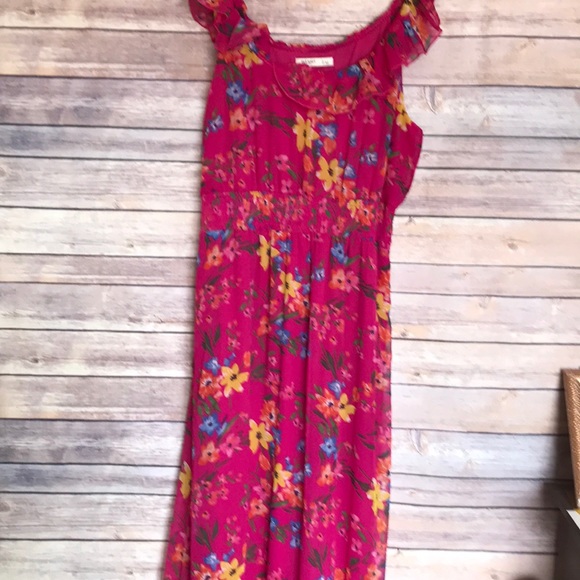 Old Navy Dresses & Skirts - 💕Old Navy Off the shoulder floral maxi dress